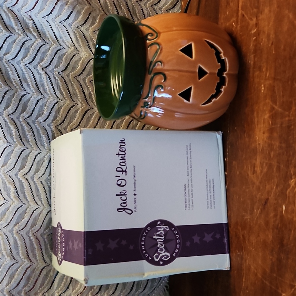 SCENTSY Full Size Jack O' Lantern Wax Warmer
